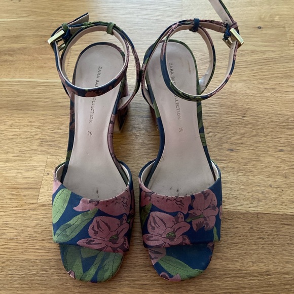 Satin floral heels with ankle strap - Picture 2 of 4